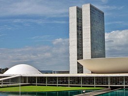 Budova brazilského kongresu se sice pravým úhlm nevyhnula, pesto si i zde...