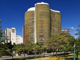Oblé kivky dokázal Niemeyer vyuít i v pípad Edificio Belo horizonte.