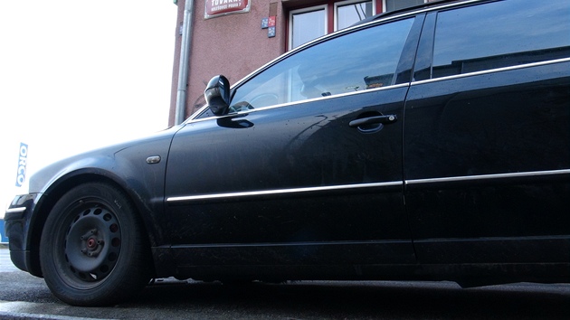 Volkswagen Passat,  jeho idi se v Praze pokusil ujet policejn hldce.