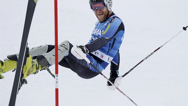 ESK KARAMBOL. Krytof Krzl mj branku v prvnm kole slalomu ve Val d'Isere.