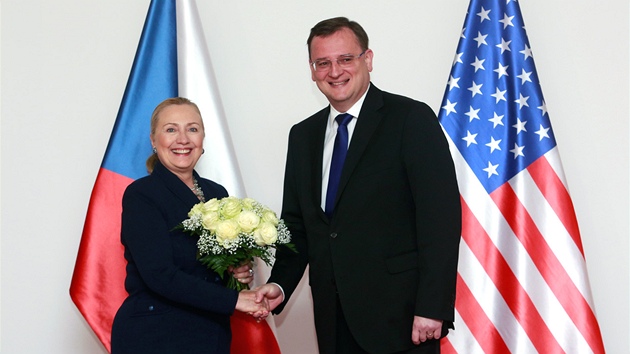 Hillary Clintonov se sela i s premirem Petrem Neasem. (3. prosince 2012)