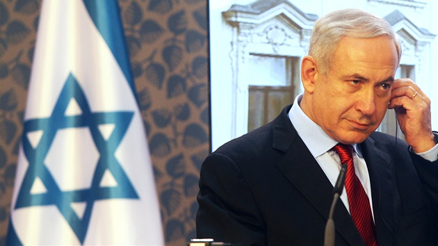 Izraelsk premir Netanjahu je v Praze potet za poslednch dvanct msc. Tentokrt si udlal neplnovanou odboku ze sv cesty do Nmecka pot, co se esk republika jako jedna z mla zem postavila za Izrael pi hlasovn o Palestin v OSN. (5. prosince 2012)