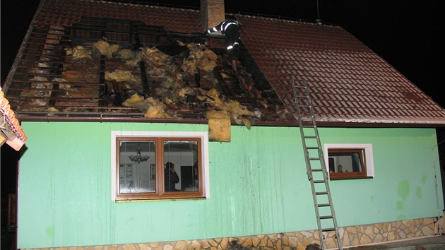 Jihoet hasii zasahovali ve tvrtek veer u poru domu v Raicch na Psecku.