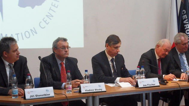 P�tice prezidentsk�ch kandid�t� - Ji�� Dienstbier, Vladim�r Dlouh�, Jan Fischer, P�emysl Sobotka, Milo� Zeman - se  se�la na debat� k bezpe�nostn� a zahrani�n� politice.