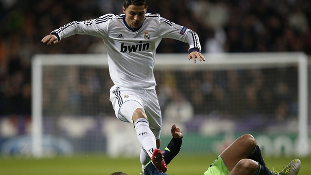 Ronaldo z Realu peskakuje protihre z Ajaxu