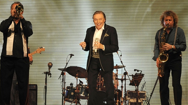 Karel Gotto koncertoval 8. prosince 2012 v prask O2 Aren