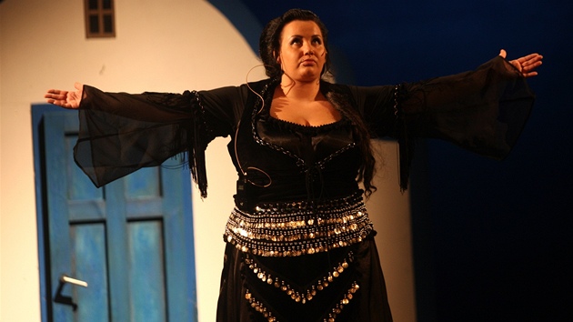 Městské divadlo Zlín připravilo hru Řek Zorba, premiéru má v neděli 9. prosince. Na snímku je herečka Zuzana Sapárová. 
