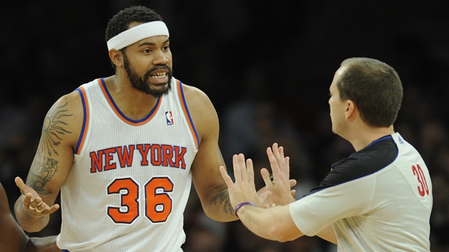 Rasheed Wallace z New Yorku Knicks se s rozhodm hdal tak intenzivn, e pro nj zpas s Phoenixem Suns skonil u v prvn tvrtin.