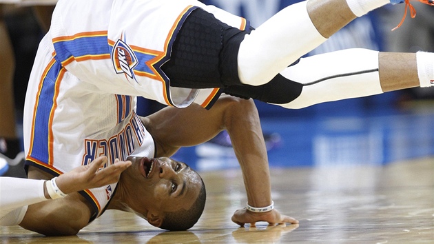 Russell Westbrook z Oklahoma City Thunder skonil v kotrmelcch. Svtu ukzal i sv nov "air jordanky". 