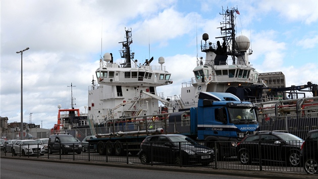 Aberdeen m velk pstav, kter obstarv spojen s ropnmi ploinami v Severnm moi.