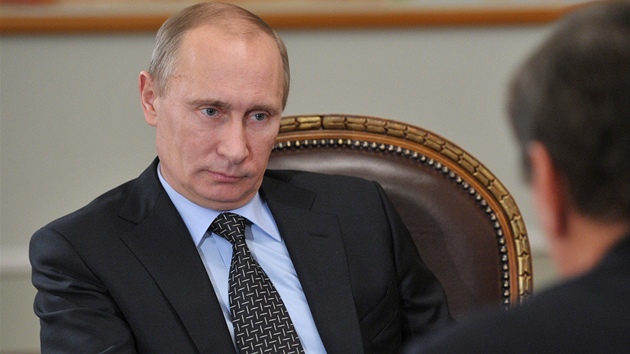 Rusk� prezident Vladimir Putin b�hem setk�n� s vicepremi�rem Alexandrem �ukovem 26. listopadu 2012.