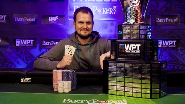 V�T�Z BERE JM�N�. Marcin Wydrowski z Polska pr�v� vyhr�l turnaj World Poker Tour v Praze, a s t�m i 325 tis�c eur.