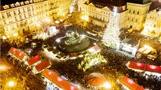 Vánoční strom na Staroměstském náměstí v Praze (1. prosince 2012).
