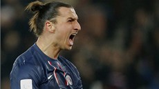 ST�ELC�V �EV. Zlatan Ibrahimovic, �védský úto�ník Pa�í�e St. Germain, emotivn�