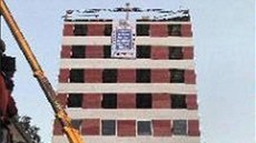 V indickém Pa�d�ábu postavili desetipatrovou budovu b�hem 48 hodin.