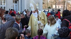 D�ti dostaly speciální jízdenky s úkoly a otázkami. Kreslily obrázky, po�ítaly...