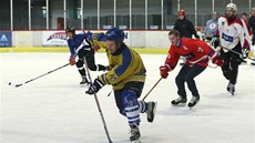 Fotbalisté Slovácka si na záv�r podzimní �ásti sezony zahráli hokej.