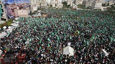 Na manifestaci k oslav 25. výroí zaloení hnutí Hamas se  v Gaze selo sto