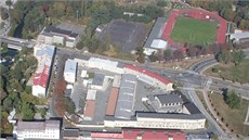 Sochorova kasárna stojící vedle nov� vznikající �antovky.