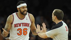 Rasheed Wallace z New Yorku Knicks se s rozhodím hádal tak intenzivn, e pro