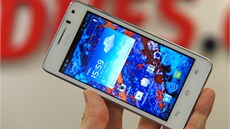 Normální smartphone s obřím displejem. Recenze Huawei Ascend G600 - iDNES.cz