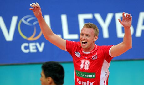 Michal Kriko z eských Budjovic jásá po úspném míi svého týmu. 