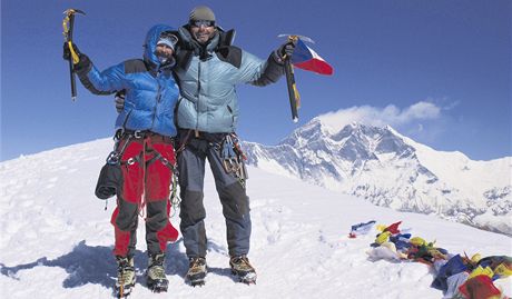 DOKZALI JSME TO! Markta Hankov a Zdenk Hodin na vrcholu Mera Peak. V