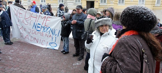 Demonstrace za zachování akutních lůžek v nemocnici v Mariánských Lázních (11.