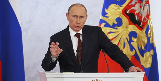Ruský prezident Vladimir Putin přednáší v Kremlu poselství o stavu země (12.