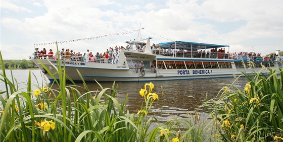 Loď Porta Bohemica vyplouvá z Litoměřic.