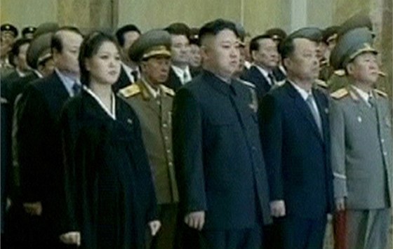 Zábry severokorejské státní televize z mauzolea, kde si piky KLDR pipomnly