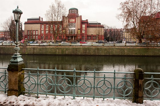 Budovu Muzea východních Čech získal Hradec Králové do svého vlastnictví bez soudního sporu.