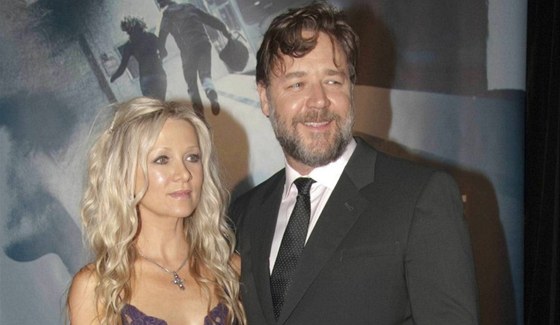 Russell Crowe s manželkou.