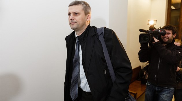 Poslanec Roman Pekárek stanul p�ed Vrchním soudem v Praze. (18. prosince 2012)