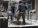 Bojovníci Syrské osvobozenecké armády si v Homsu krátí dlouhou chvíli mezi boji
