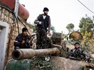 Syrtí povstalci v boji o vojenské základny v okolí Aleppa (10. prosince 2012)
