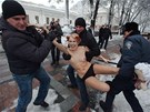 Svj názor pily ped ukrajinský parlament demonstrovat i nahaté feministky z