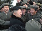 Kim ong-un pijímá gratulace k úspnému startu rakety Unha-3 (12. prosince