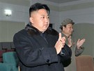Kim ong-un se raduje z úspného startu rakety Unha-3 (12. prosince 2012)