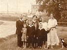 Rodinný snímek z roku 1923 poízený v lokalit Na Komend.