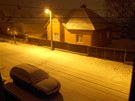 Pražské ulice ještě v neděli večer zasypala vrstva čerstvého sněhu. (9.
