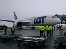 Boeing 787 Dreamliner v barvách aerolinek LOT práv pistál v Praze.