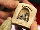 Na výstav jsou k vidní miniaturní, stovky let staré betlémy i pohyblivé