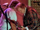 Neil Young a kytarista skupiny Crazy Horse Frank Poncho Sampedro