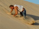 Martin Maxa neplánovaně padal v písečných dunách. 