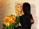 Miss Earth 2012 Tereza Fajksová a editelka eské Miss Michaela Maláová na...