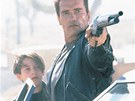 Edward Furlong a Arnold Schwarzenegger ve filmu Terminátor 2: Soudný den (1991)
