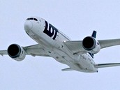 Na ruzyňském letišti poprvé přistál linkový letoun Boeing 787 Dreamliner polské