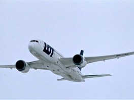 Na praskm Letiti Vclava Havla poprv pistl Boeing 787 Dreamliner.