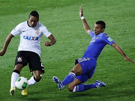 SKLUZ. Fotbalista brazilského Corinthians Jorge Henrique si ve finále MS klub...